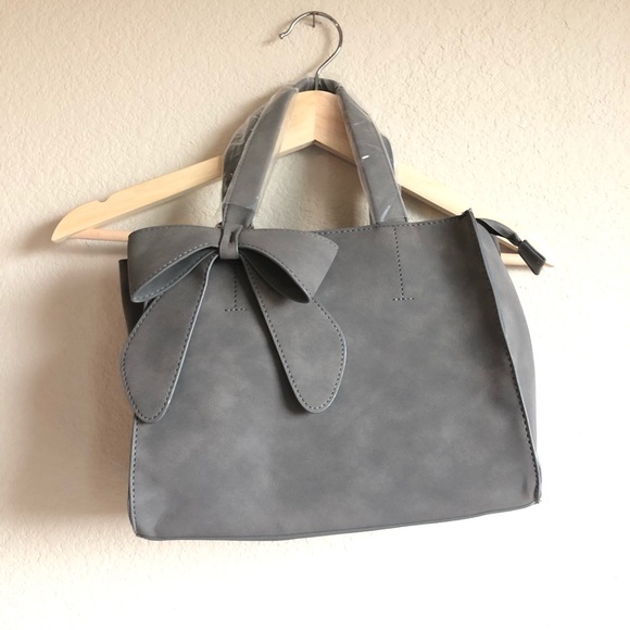Handbags - 🎀Gray Bow Embellished Purse🎀